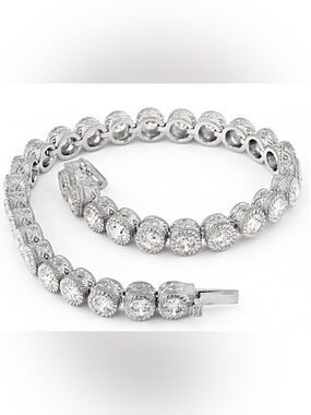 Judith Ripka silver tennis bracelet 7” like new condition.